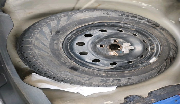 2014 Maruti Swift Dzire VXI, Petrol, Manual, 50,523 km, tyre