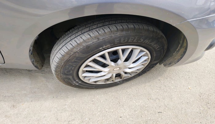 2014 Maruti Swift Dzire VXI, Petrol, Manual, 50,523 km, tyre