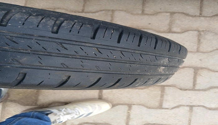 2019 Maruti Swift LXI, Petrol, Manual, 1,14,229 km, tyre