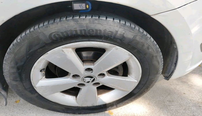 2015 Skoda Rapid 1.5 TDI CR AMBITION WITH ALLOY, Diesel, Manual, 2,00,931 km, tyre