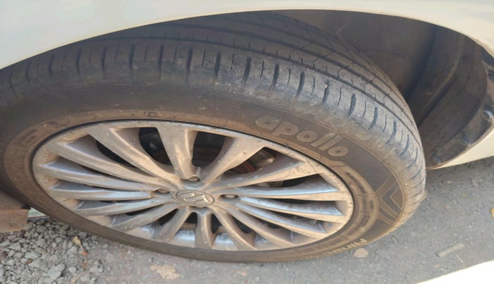 2015 Maruti Ciaz ZDI+, Diesel, Manual, 99,941 km, tyre