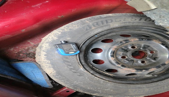 2011 Hyundai Eon SPORTZ, Petrol, Manual, 42,531 km, tyre