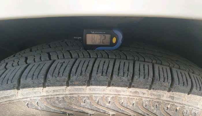 2014 Nissan Terrano XL (D), Diesel, Manual, 1,86,095 km, tyre