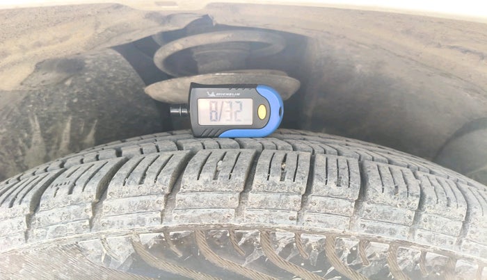 2014 Nissan Terrano XL (D), Diesel, Manual, 1,86,095 km, tyre