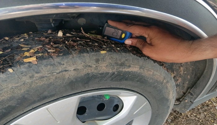 2021 Mahindra XUV300 W6 1.2 PETROL, Petrol, Manual, 56,857 km, tyre