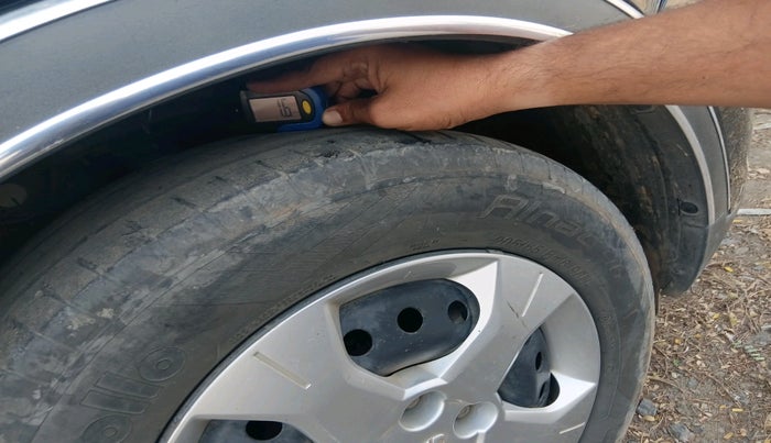 2021 Mahindra XUV300 W6 1.2 PETROL, Petrol, Manual, 56,857 km, tyre