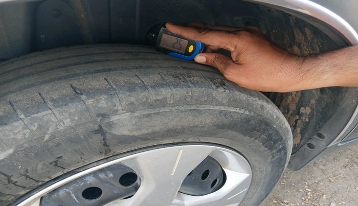 2021 Mahindra XUV300 W6 1.2 PETROL, Petrol, Manual, 56,857 km, tyre