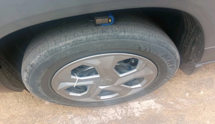 2023 Maruti BREZZA VXI AT SMART HYBRID, Petrol, Automatic, 37,958 km, tyre