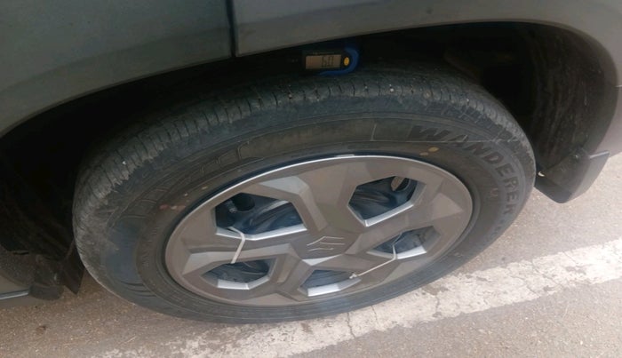 2023 Maruti BREZZA VXI AT SMART HYBRID, Petrol, Automatic, 37,958 km, tyre