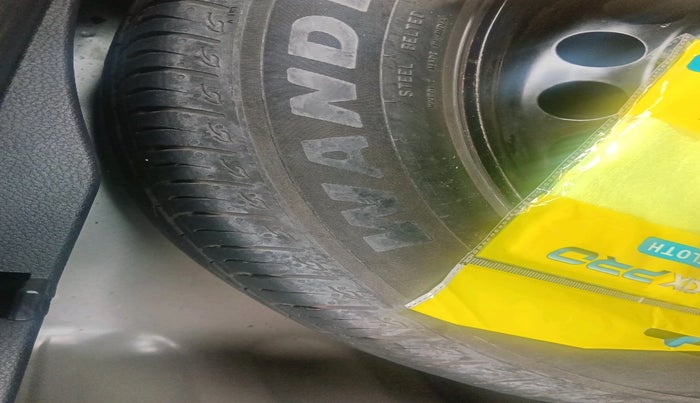 2023 Maruti BREZZA VXI AT SMART HYBRID, Petrol, Automatic, 37,958 km, tyre