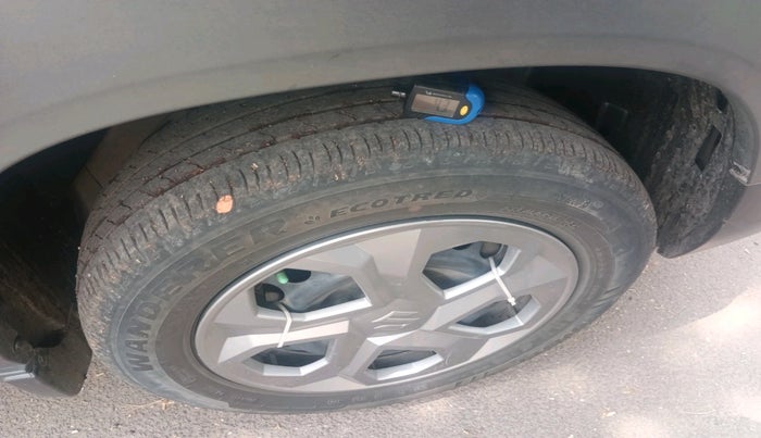 2023 Maruti BREZZA VXI AT SMART HYBRID, Petrol, Automatic, 37,958 km, tyre