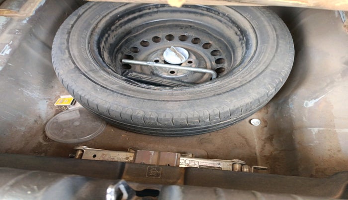 2015 Honda City 1.5L I-DTEC VX, Diesel, Manual, 2,40,195 km, tyre