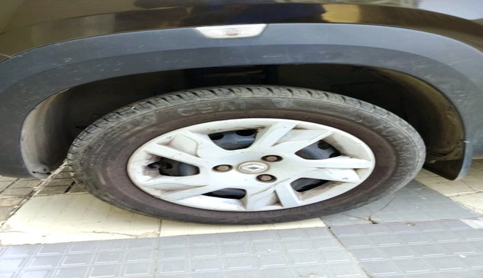 2022 Renault Kwid RXT 1.0 AMT, Petrol, Automatic, 7,811 km, tyre