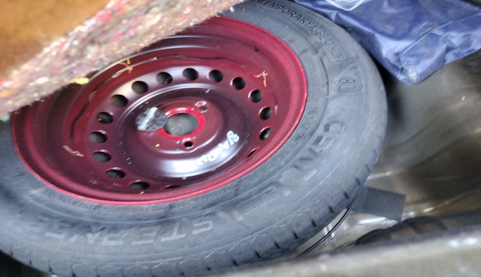 2022 Renault Kwid RXT 1.0 AMT, Petrol, Automatic, 7,811 km, tyre