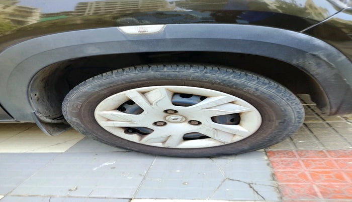 2022 Renault Kwid RXT 1.0 AMT, Petrol, Automatic, 7,811 km, tyre