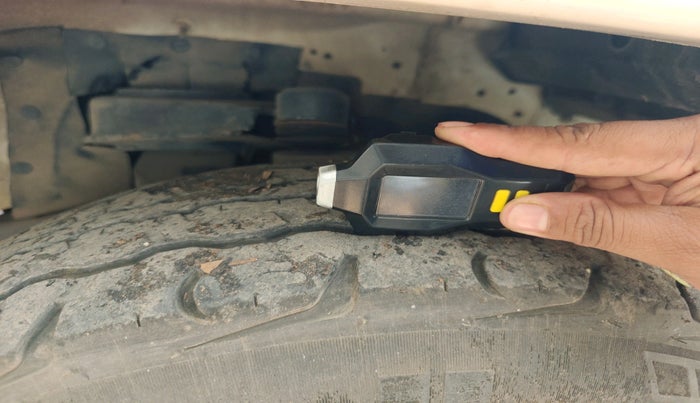 2012 Mahindra Bolero ZLX BS IV, Diesel, Manual, 1,01,832 km, tyre