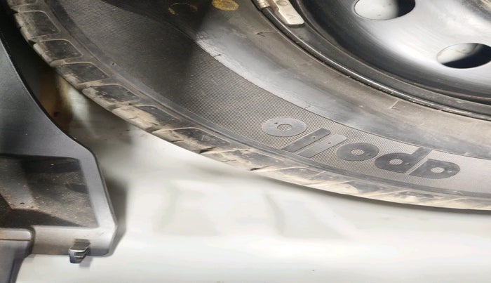 2019 Maruti Swift VXI AMT, Petrol, Automatic, 44,653 km, tyre