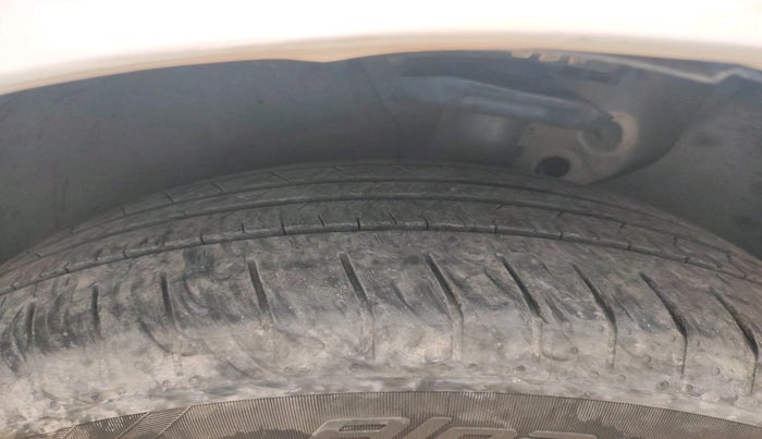 2012 Skoda Superb ELEGANCE 2.0 TDI CR AT, Diesel, Automatic, 1,39,701 km, tyre