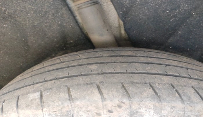 2012 Skoda Superb ELEGANCE 2.0 TDI CR AT, Diesel, Automatic, 1,39,701 km, tyre