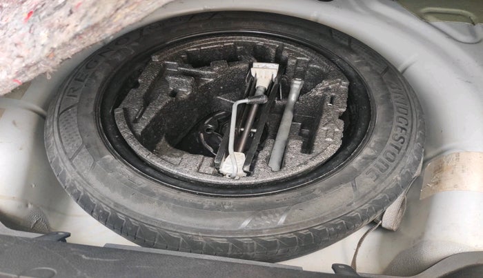 2012 Skoda Superb ELEGANCE 2.0 TDI CR AT, Diesel, Automatic, 1,39,701 km, tyre