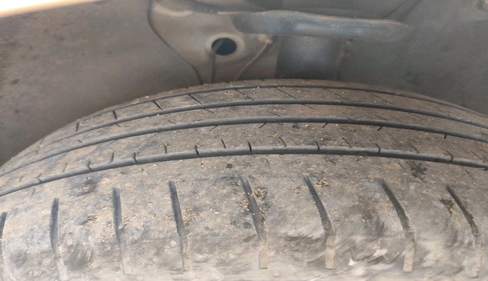 2012 Skoda Superb ELEGANCE 2.0 TDI CR AT, Diesel, Automatic, 1,39,701 km, tyre