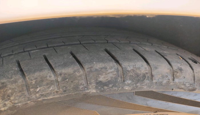 2012 Skoda Superb ELEGANCE 2.0 TDI CR AT, Diesel, Automatic, 1,39,701 km, tyre