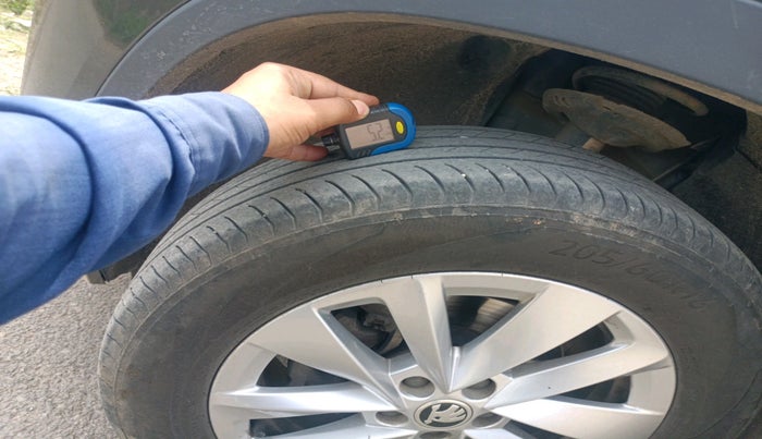 2025 Skoda Kylaq Signature Plus, Petrol, Manual, 16,994 km, tyre