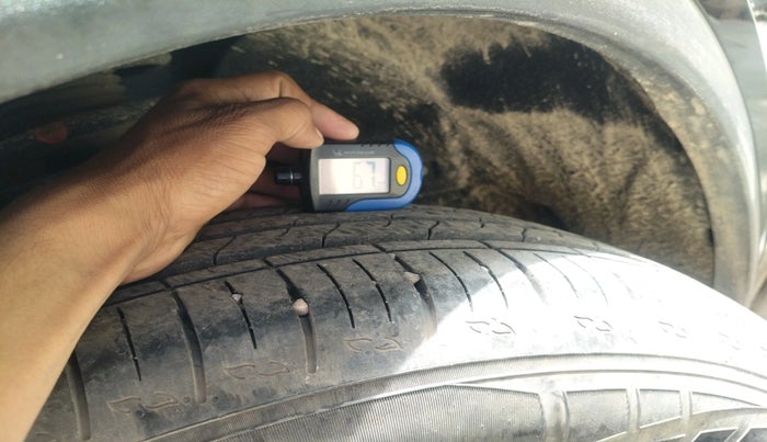 2022 Mahindra XUV700 MX P MT 5 STR, Petrol, Manual, 15,549 km, tyre