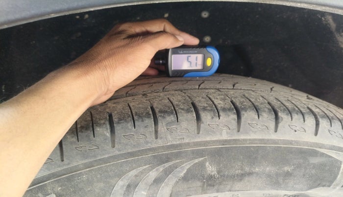 2022 Mahindra XUV700 MX P MT 5 STR, Petrol, Manual, 15,549 km, tyre