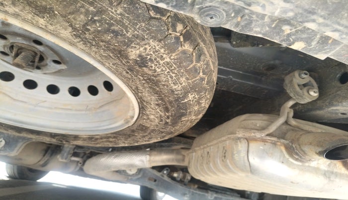 2022 Mahindra XUV700 MX P MT 5 STR, Petrol, Manual, 15,549 km, tyre