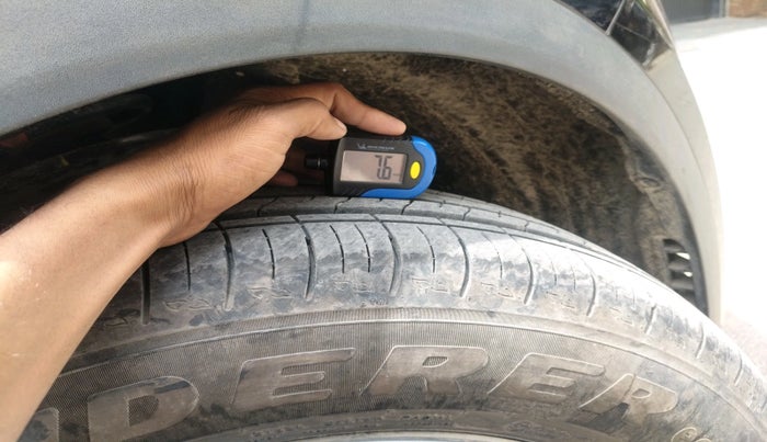 2022 Mahindra XUV700 MX P MT 5 STR, Petrol, Manual, 15,549 km, tyre