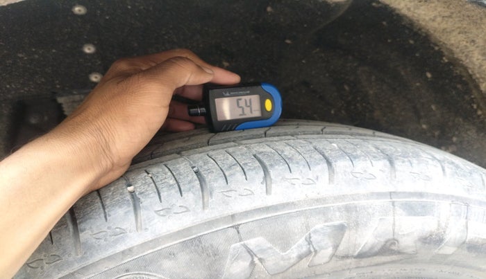 2022 Mahindra XUV700 MX P MT 5 STR, Petrol, Manual, 15,549 km, tyre