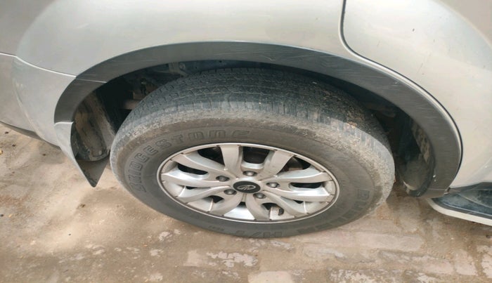 2016 Mahindra XUV500 W10, Diesel, Manual, 1,09,507 km, tyre