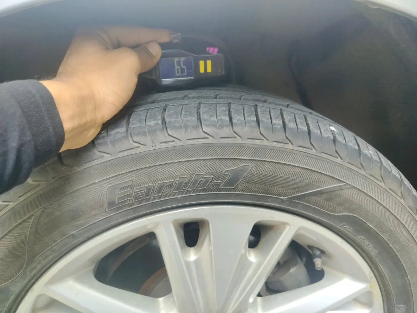 2018 Toyota Innova Crysta 2.7 ZX AT 7 STR, Petrol, Automatic, 52,237 km, tyre