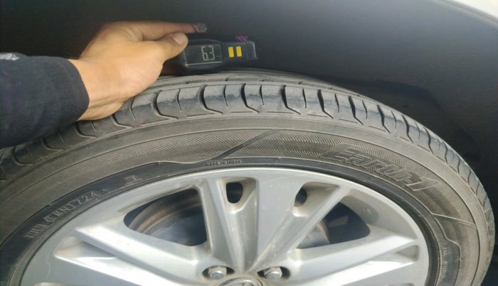 2018 Toyota Innova Crysta 2.7 ZX AT 7 STR, Petrol, Automatic, 52,237 km, tyre