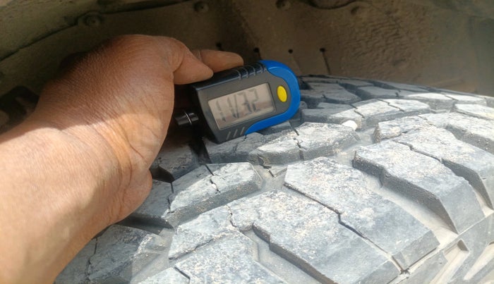 2023 Mahindra Thar LX P 2WD AT HT, Petrol, Automatic, 35,249 km, tyre