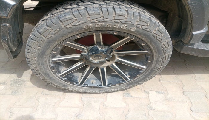 2023 Mahindra Thar LX P 2WD AT HT, Petrol, Automatic, 35,249 km, tyre