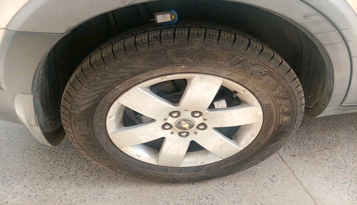 2011 Chevrolet Captiva XTREME, Diesel, Manual, 1,22,657 km, tyre