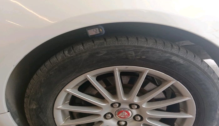 2014 Jaguar XF 2.2 DIESEL LUXURY, Diesel, Automatic, 56,279 km, tyre