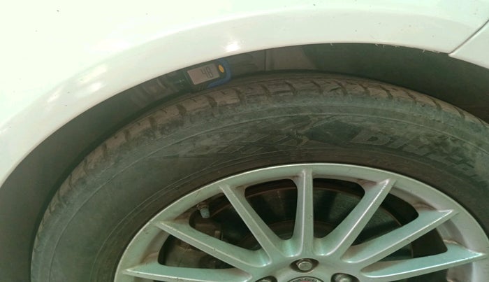 2014 Jaguar XF 2.2 DIESEL LUXURY, Diesel, Automatic, 56,279 km, tyre