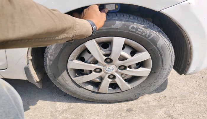 2013 Hyundai Eon ERA +, Petrol, Manual, 85,634 km, tyre