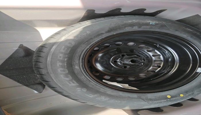 2023 Volkswagen VIRTUS TOPLINE TSI 1.0 MT, Petrol, Manual, 29,337 km, tyre