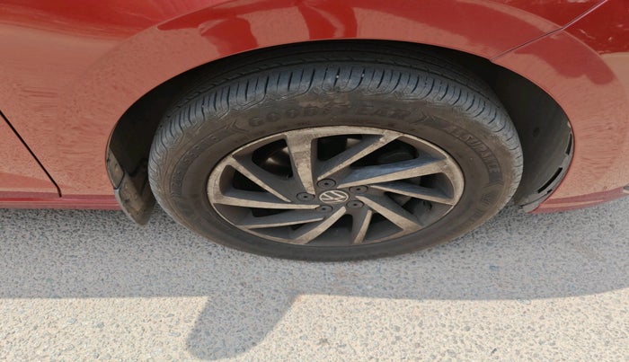 2023 Volkswagen VIRTUS TOPLINE TSI 1.0 MT, Petrol, Manual, 29,337 km, tyre