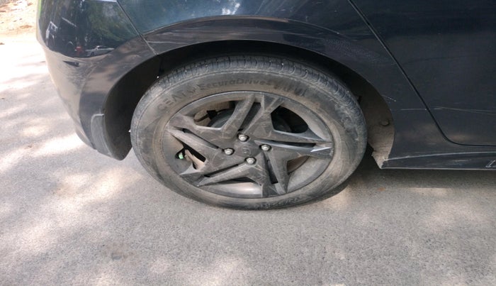 2021 Hyundai NEW I20 SPORTZ 1.2 AT, Petrol, Automatic, 25,518 km, tyre