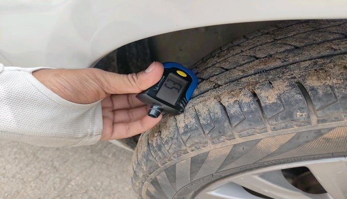 2015 Maruti Ciaz ZXI+, Petrol, Manual, 1,61,072 km, tyre