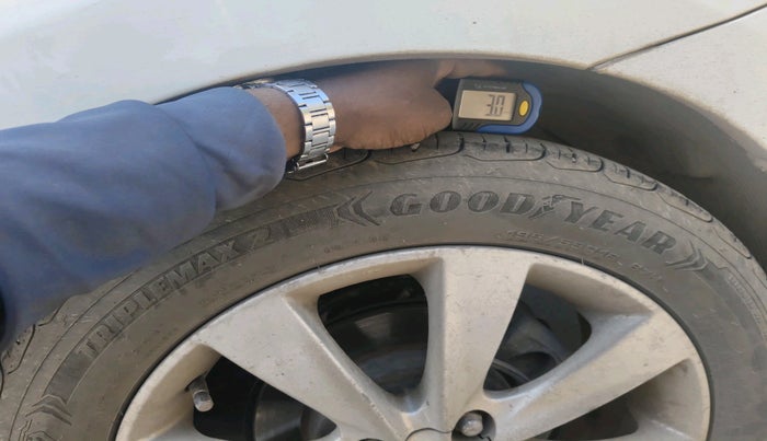 2012 Hyundai Verna FLUIDIC 1.6 VTVT SX OPT AT, Petrol, Automatic, 1,22,997 km, tyre