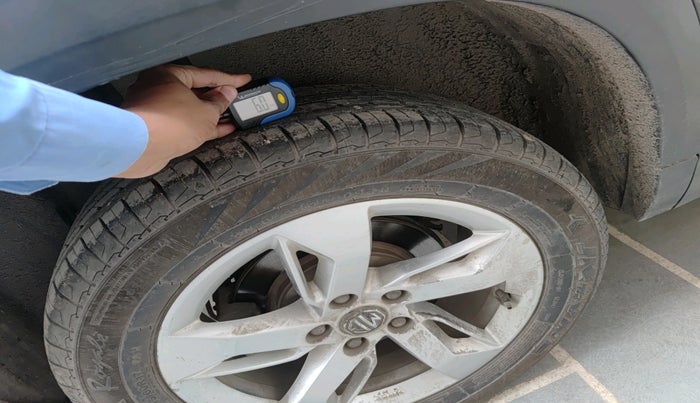 2021 MG HECTOR PLUS SUPER 2.0 DIESEL TURBO MT 7-STR, Diesel, Manual, 91,481 km, tyre