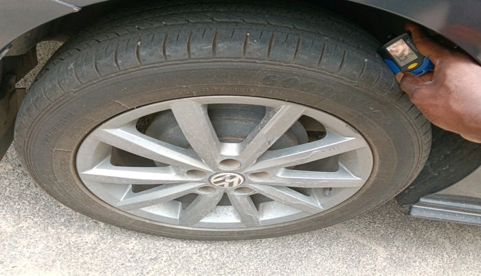 2021 Volkswagen Vento HIGHLINE PLUS 1.0L TSI AT, Petrol, Automatic, 7,210 km, tyre