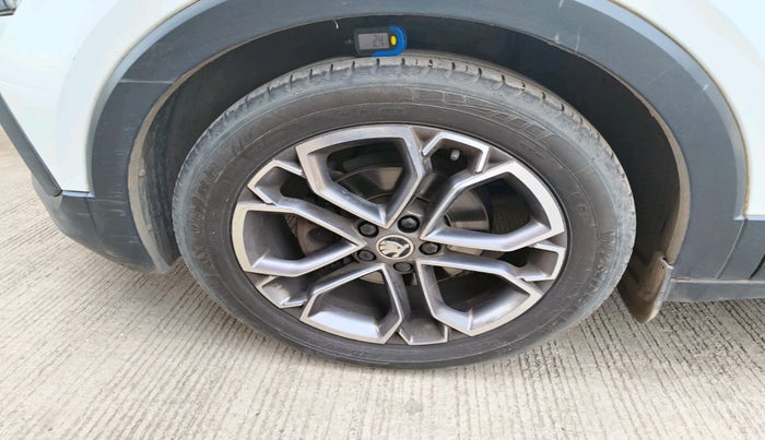 2022 Skoda KUSHAQ STYLE 1.0L TSI AT (6 AIRBAGS), Petrol, Automatic, 64,275 km, tyre