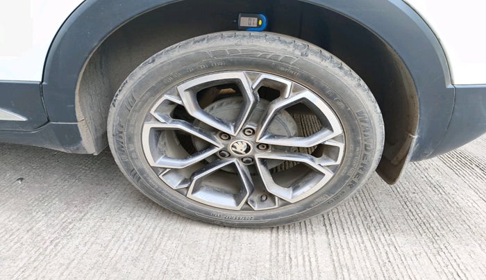 2022 Skoda KUSHAQ STYLE 1.0L TSI AT (6 AIRBAGS), Petrol, Automatic, 64,275 km, tyre